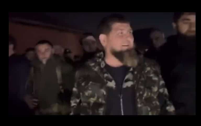 Atak na policyjne posterunki w Czeczenii. Kadyrow pokazał synowi zwłoki napastników