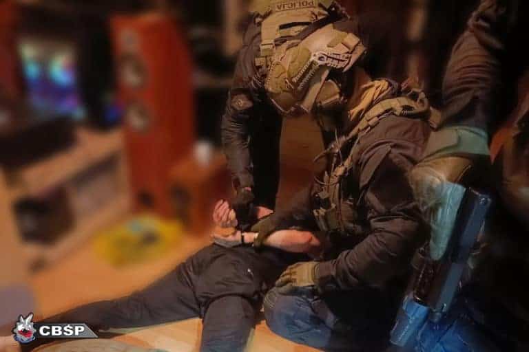 Górny Śląsk: Potężne uderzenie służb w zbrojny gang zajmujący się handlem narkotykami i sutenerstwem