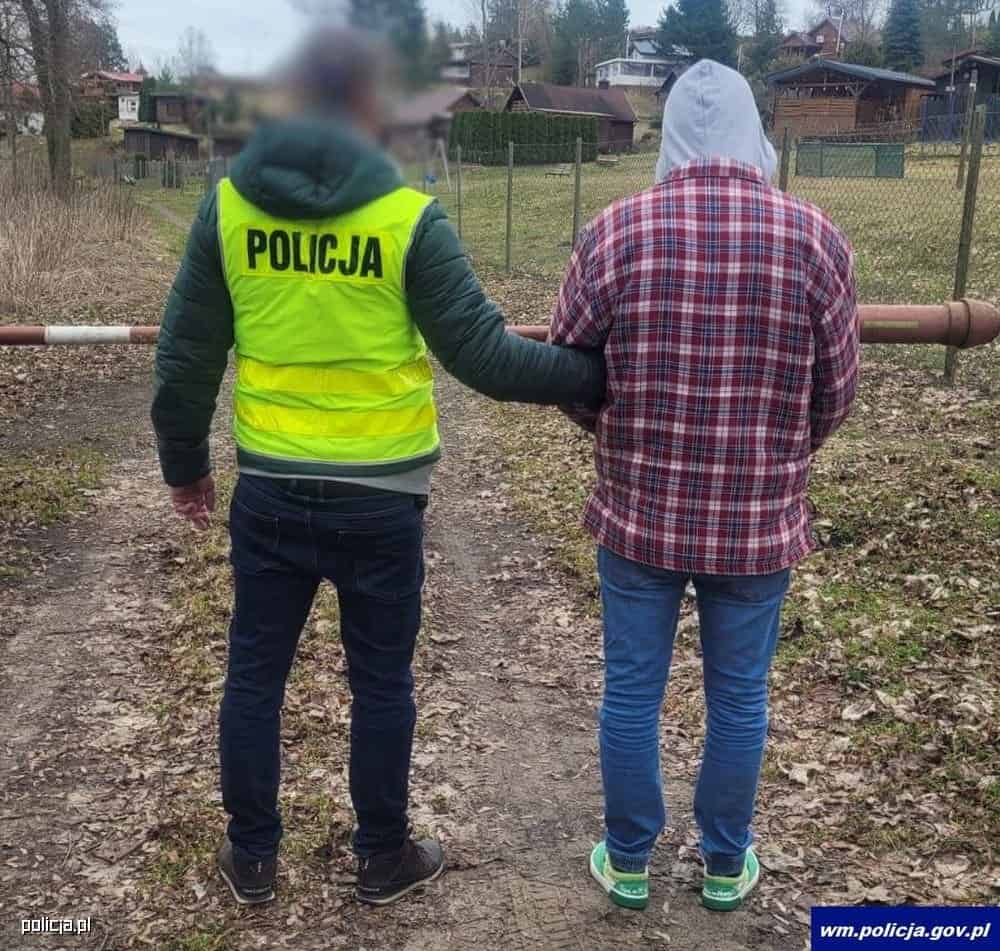Podpalił trzy domki letniskowe. Zatrzymała go policja