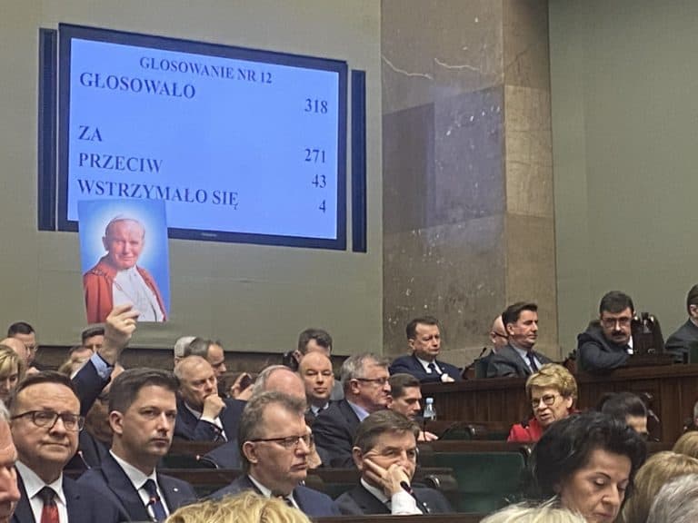 Sejm podjął uchwałę w obronie imienia św. Jana Pawła II