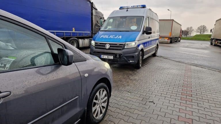 Porwany wybił szybę i błagał ludzi o pomoc. Co się wydarzyło na autostradzie A4?