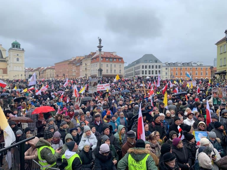 Nieprzebrane tłumy ludzi na Marszu Papieskim w Warszawie