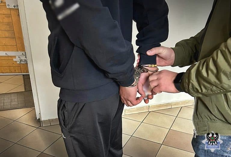 30-latek, który nożem dźgnął innego mężczyznę, został zatrzymany przez wałbrzyskich policjantów