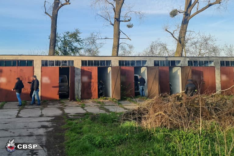 Uderzenie CBŚP w międzynarodowy gang samochodowy