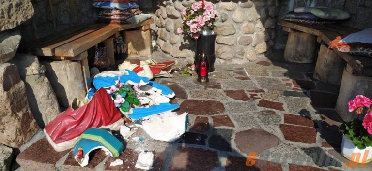 Roztrzaskali figury Matki Bożej i św. Bernadety, zniszczyli obraz Jezusa Miłosiernego