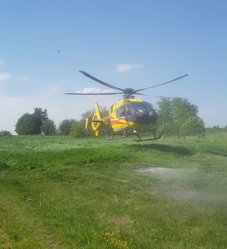 Dziecko wpadło do zbiornika z szambem. Z pomocą pospieszyła mama