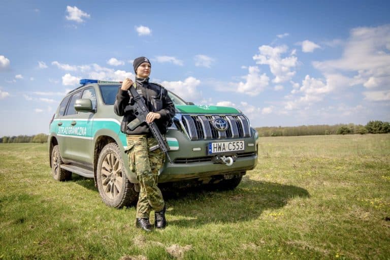 Znów ponad stu migrantów próbowało nielegalnie dostać się do Polski. Zatrzymano pięciu kurierów