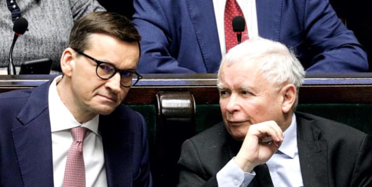 Roszady w rządzie. Kaczyński jedynym wicepremierem [NASZ KOMENTARZ]