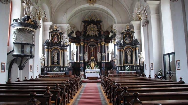 Sodomitka przerwała Mszę Świętą. „Nie wytrzymałam”.