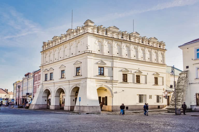Jarosław: Artefakty sprzed kilku tys. lat na wystawie archeologicznej