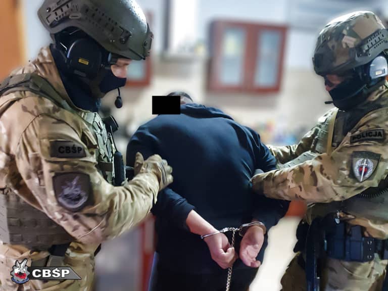 Kolejne uderzenie służb w gang akcyzowy. Zatrzymano pięciu podejrzanych