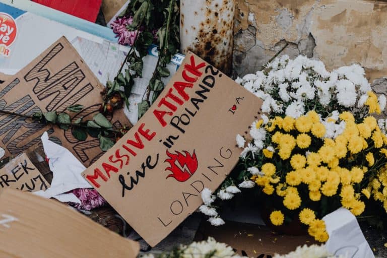 PIS wspiera aborcję? Minister Zdrowia oraz premier przekonują, że każda Polka ma „prawo do aborcji”