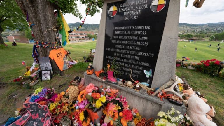 Ostatecznie wyjaśniamy: masowy grób indiańskich dzieci w Kanadzie to lewackie, antykatolickie kłamstwo