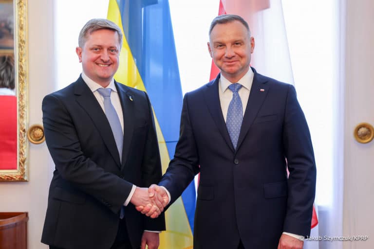 Kto kłamie w sprawie kwoty pomocy Ukrainie?
