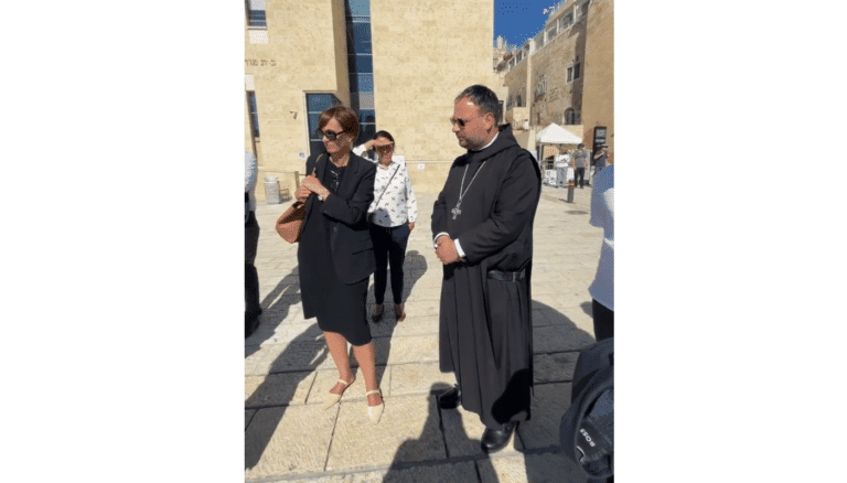Żydówka zaatakowała księdza katolickiego pod „ścianą płaczu”