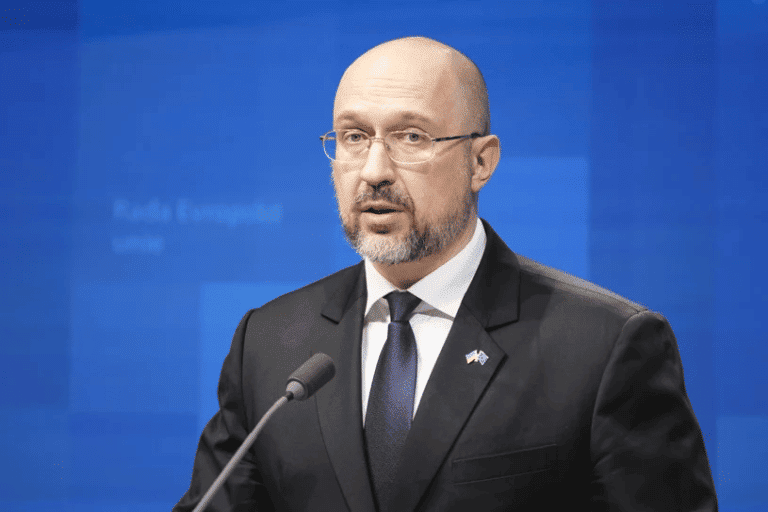 Ukraiński premier domaga się dalszego trucia Polaków skażonym zbożem