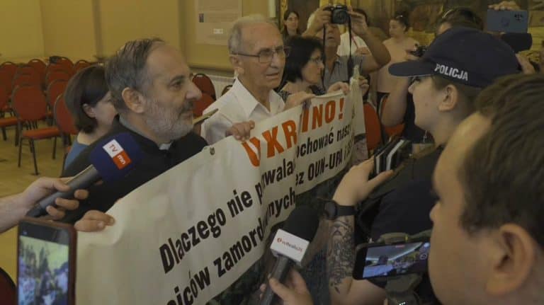 Arcybiskup nasłał policję na ks. Isakowicza-Zaleskiego