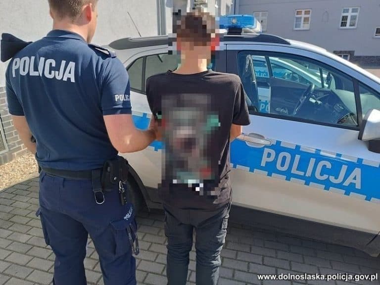Pijany Ukrainiec napadł z nożem w ręku na Żabkę