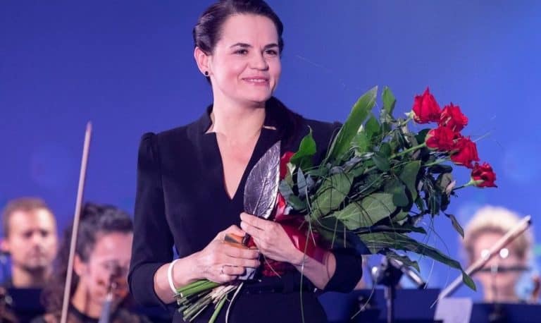 Cichanouska wydaje paszporty niczym „hrabia” Potocki! P. Holocher i R. Patlewicz NA ŻYWO