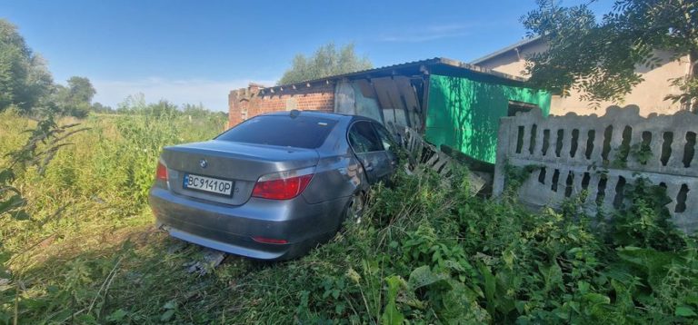 Ukrainiec wjechał w szopę. W sukurs ruszył mu drugi przesiedleniec, jeszcze bardziej pijany