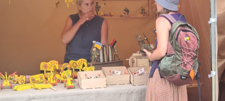 Banderowska flaga na Jarmarku Jagiellońskim w Lublinie