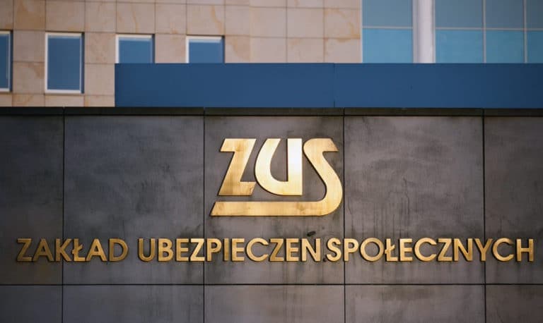 ZUS wstrzymuje wypłaty 500+ dla Ukraińców. RPO ich broni