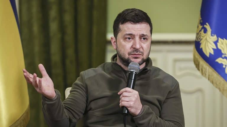 Zełeński zarządził czystkę w armii. Oskarża wojskowych o złodziejstwo i zdradę