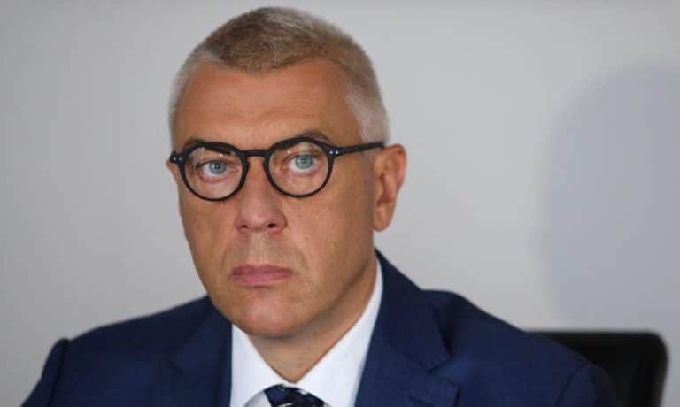 Roman Giertych na minusie. Z czego żyje?