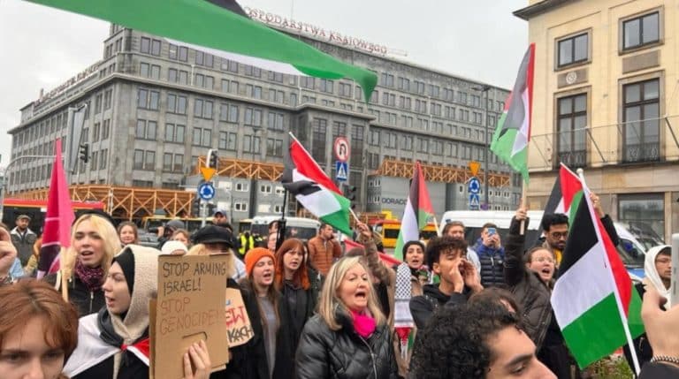 Propalestyńskie demonstracje w całej Europie. Dziesiątki tysięcy ludzi