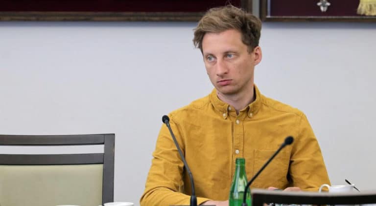 Lewicowy poseł twierdzi, że na Podlasiu są pochowani nachodźcy