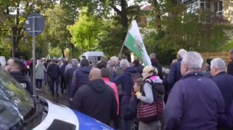 Drezno: protesty przeciwko budowie imigranckich slumsów