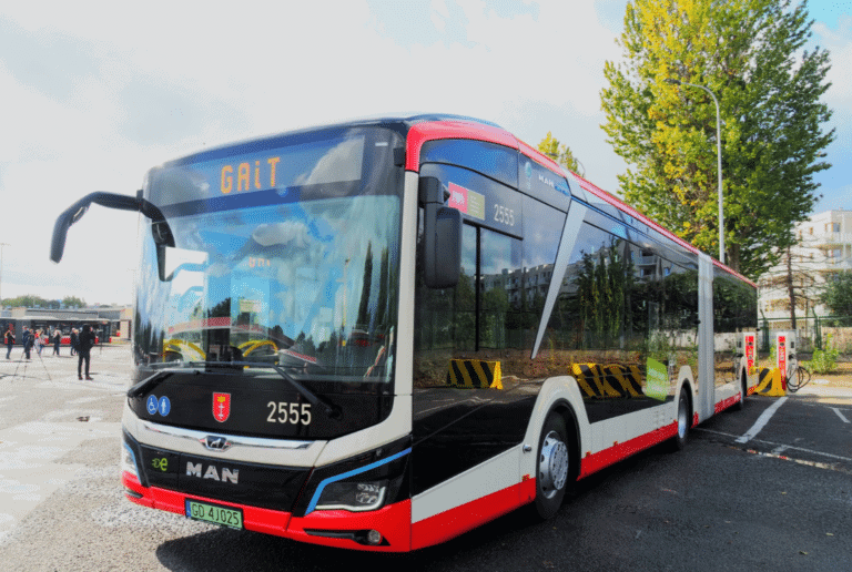 Zieloni komuniści z Gdańska dali się nabrać na elektryczne autobusy