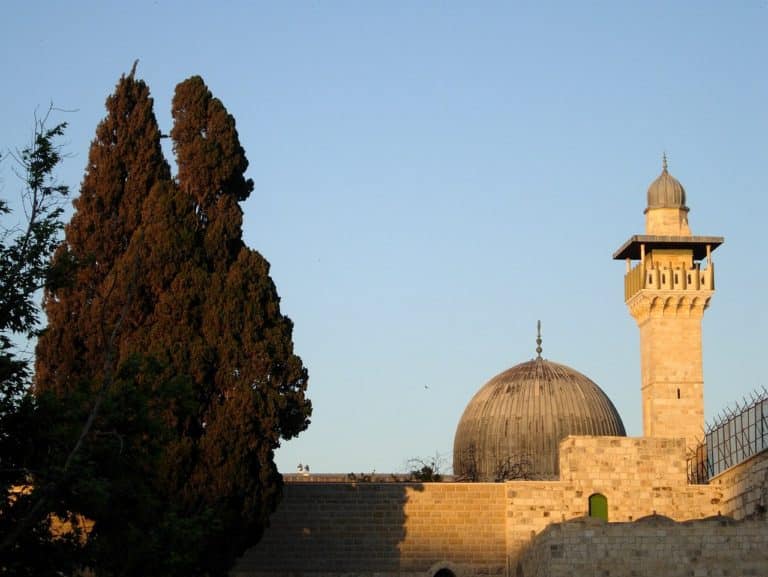 Izrael wykorzystuje wojnę do likwidacji meczetu Al-Aksa