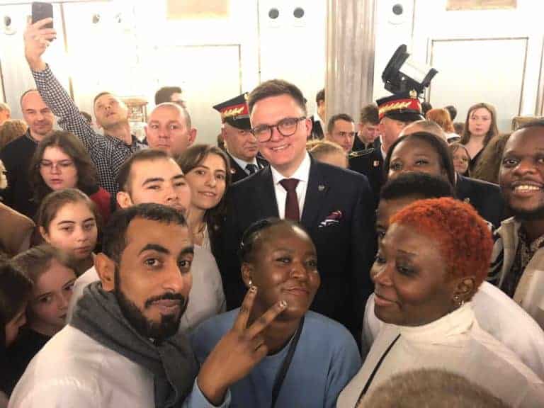 Hołownia wspiera nielegalną imigrację