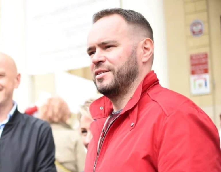 Nowy, PO-wski wojewoda ściągnął krzyż z Urzędu Wojewódzkiego
