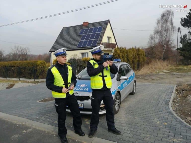 Ukrainiec próbował wręczyć policji łapówkę. Został zatrzymany