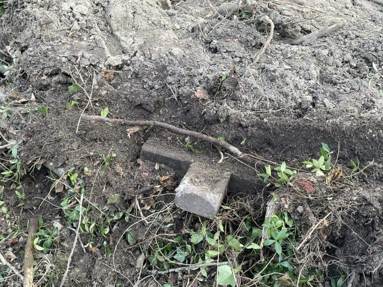 SKANDAL! Ukraińcy zniszczyli polski cmentarz wojskowy w Brodach