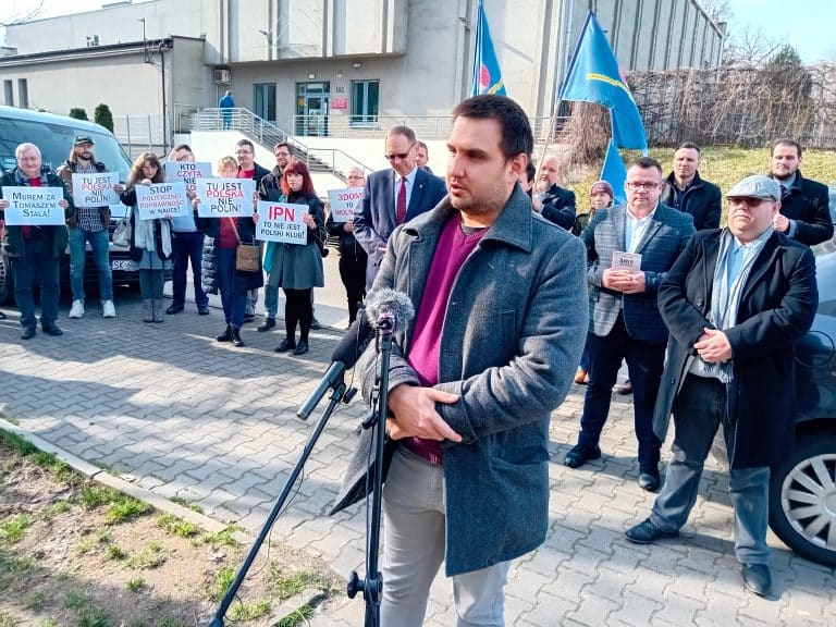 [TYLKO U NAS] Relacja z pikiety pod siedzibą IPN
