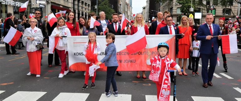Waldemar Biniecki: Esej o Polonii