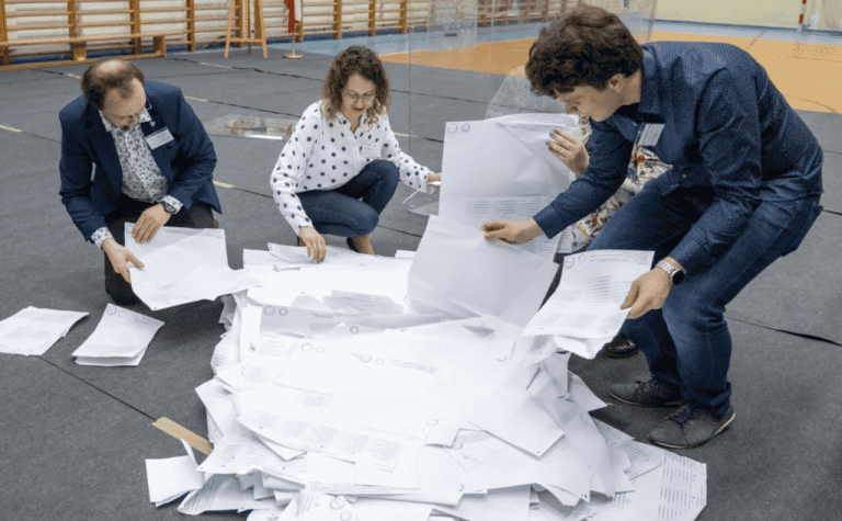 Podano częściowe wyniki wyborów samorządowych