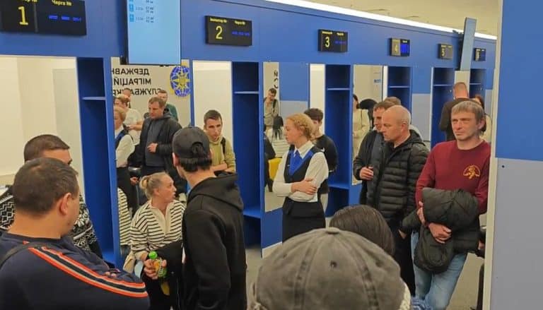 Ukraińcy masowo składają wnioski o nadanie statusu uchodźcy