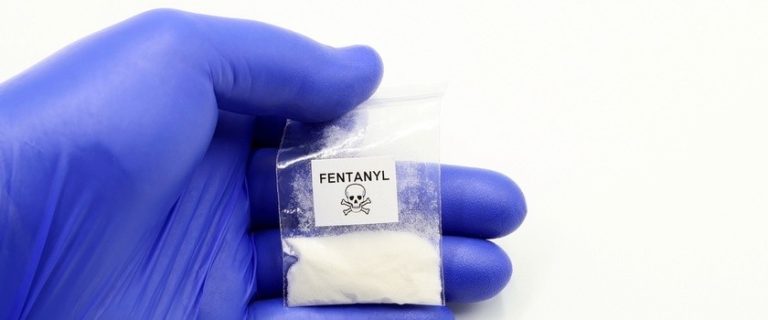 Lekarz ćpał na dyżurze, ukarano za to ratowniczki