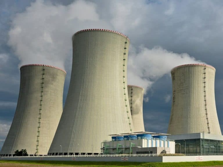 PO opóźniła polski program energetyki jądrowej o 6 lat