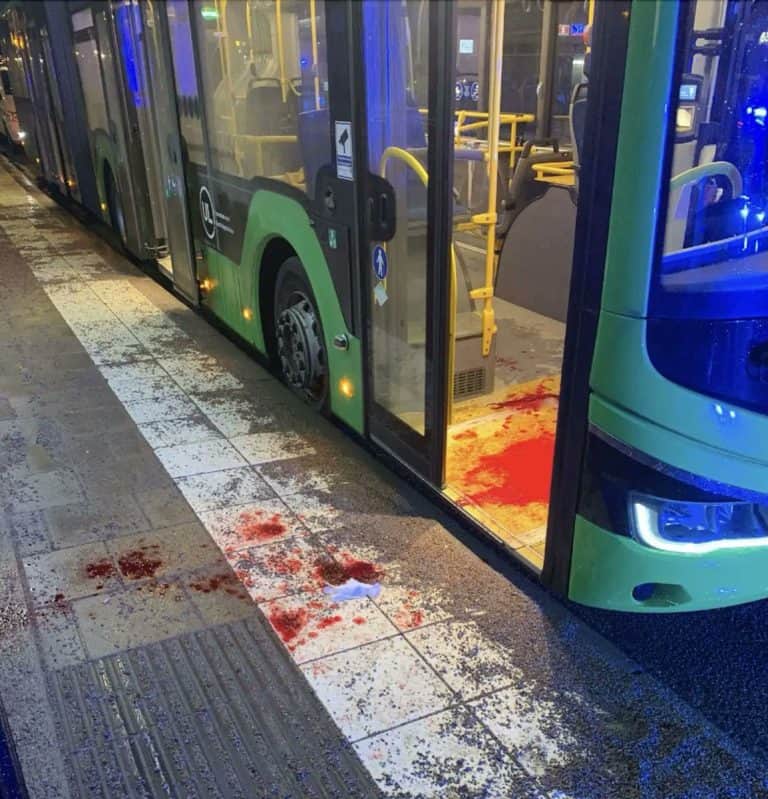 Afgański nachodźca zaatakował nożem kierowcę autobusu w Szwecji za brak darmowego przejazdu