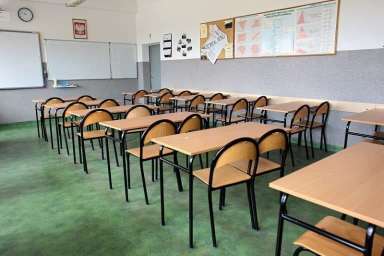 Rząd Tuska wprowadza do szkół „asystentów międzykulturowych”