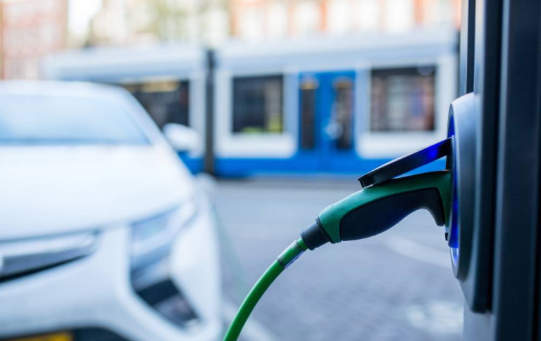 Niemcy nie chcą już „elektryków”. Wracają do normalnego paliwa
