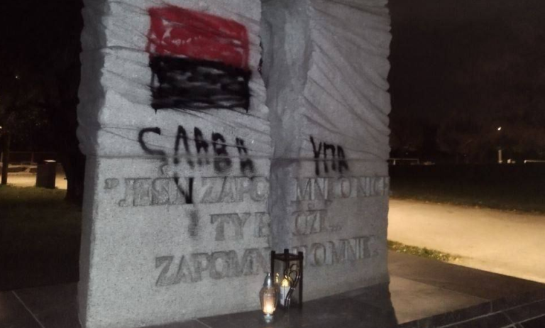 Banderowcy zaatakowali pomnik pomordowanych na Kresach