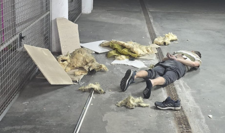 Ukrainiec ukrył się przed policją w szybie wentylacyjnym