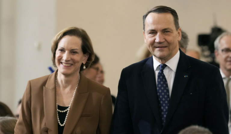 Anne Applebaum wzywa do rozszerzenia cenzury Internetu