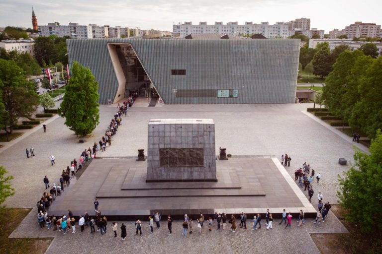 Orlen został mecenasem antypolskiego muzeum
